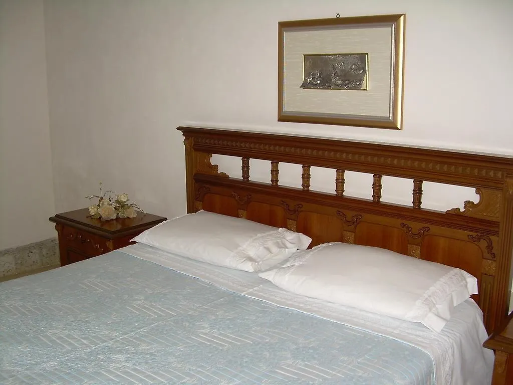 La Casa Di Azzurra Guest House Parrinello 0*,  Italy